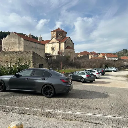 Private Niko Apartman *
